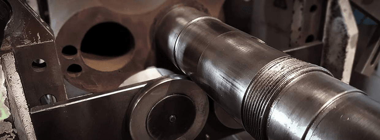 Dynamic balancing machine with rotating equipment